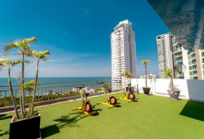 Large 2BR 2BA Condo by the Beach